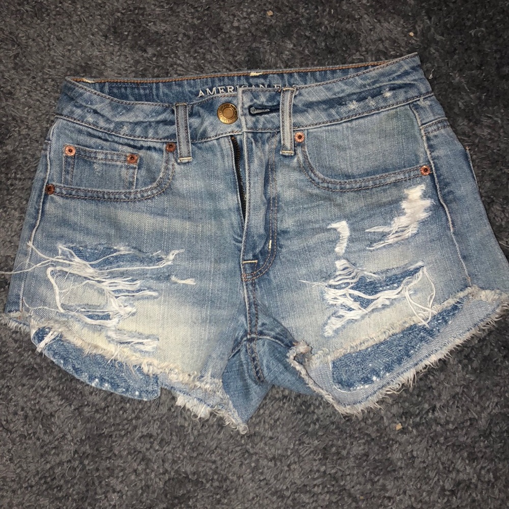 Women’s jean shorts with patterned pockets